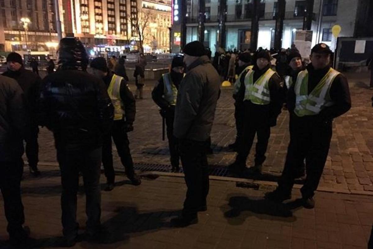 В Киеве на Майдане сотрудники полиции снесли палатки, установленные митингующими