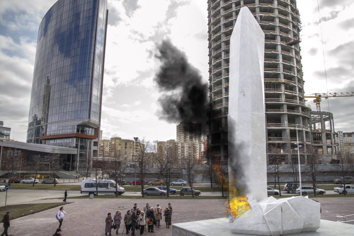 Российский журналист рассказал о нацболе, "посягнувшем" на памятник Ельцину