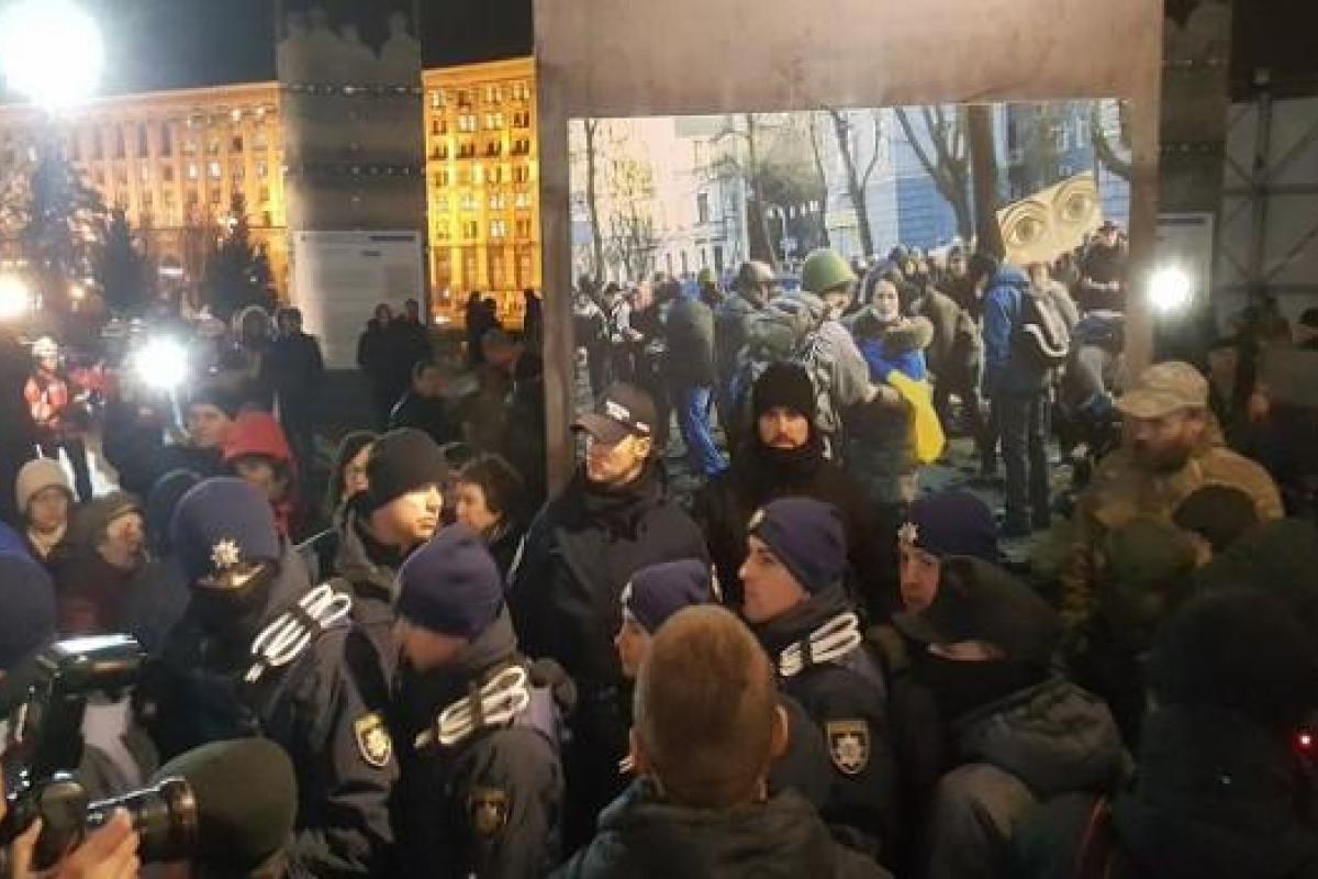 На Майдане произошли столкновения между участниками акции и силовиками На Майдане произошли столкновения между участниками акции и силовиками