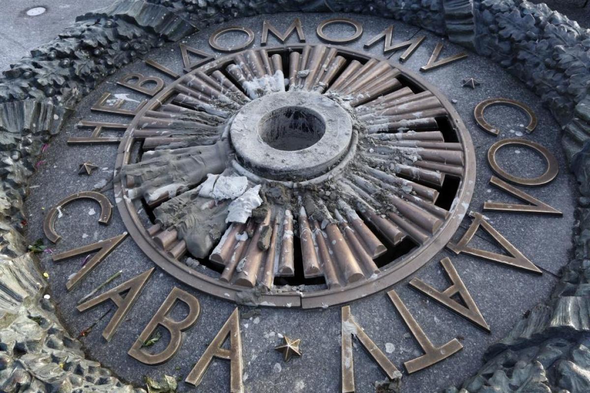 Вечный огонь в парке Славы в Киеве будет охранять караул из ветеранов АТО