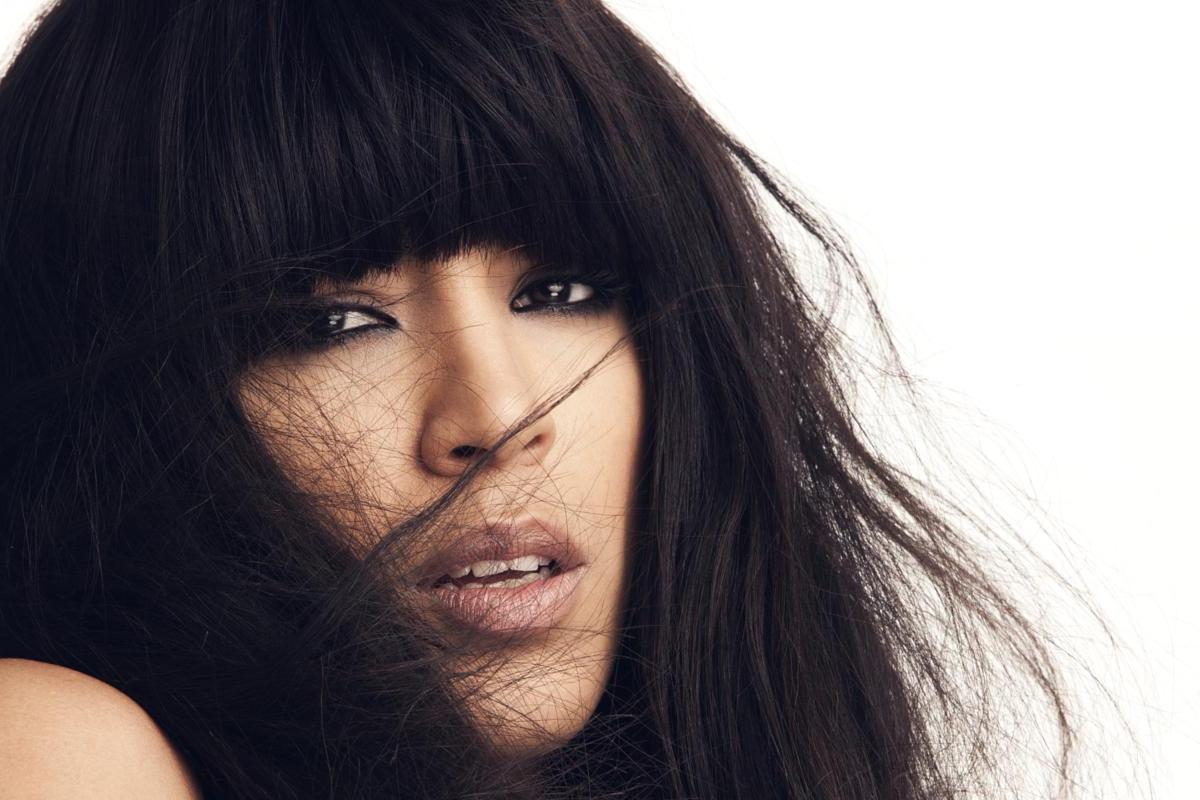 Певица Loreen шокировала поклонников, сбрив свою роскошную шевелюру Певица Loreen шокировала поклонников, сбрив свою роскошную шевелюру