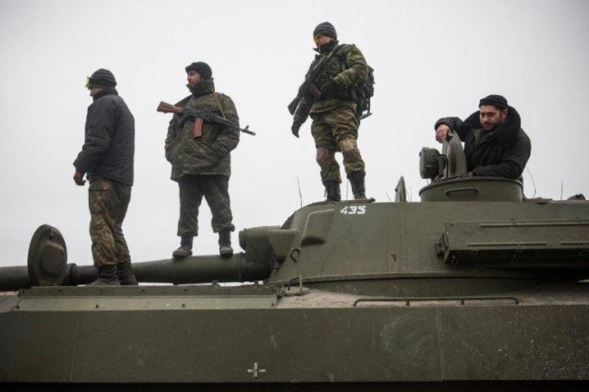 Боевики "ДНР" ведут активную переброску и маскировку военной техники Боевики "ДНР" ведут активную переброску и маскировку военной техники