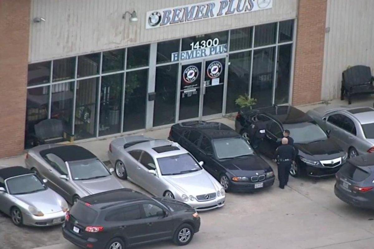 В США мужчина убил в автосалоне двух людей и сам застрелился