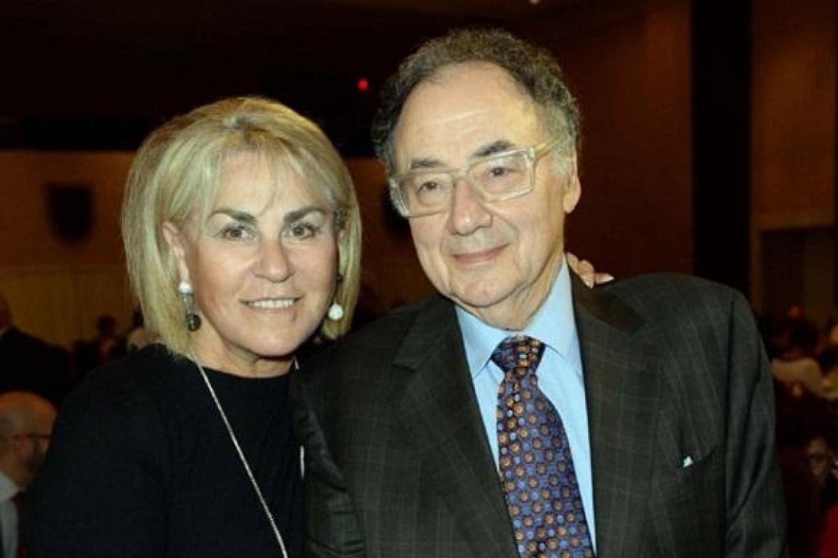 В Канаде полиция выясняет причины загадочной смерти миллиардера Бернарда Шермана и его жены