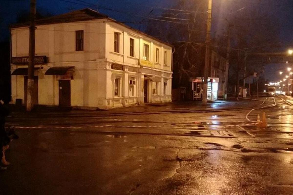 В Харькове удалось освободить 5 заложников из захваченного отделения "Укрпочты" В Харькове удалось освободить 5 заложников из захваченного отделения "Укрпочты"