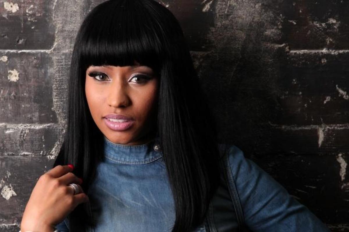 Певица Ники Минаж обнажила грудь в новом клипе Певица Ники Минаж обнажила грудь в новом клипе