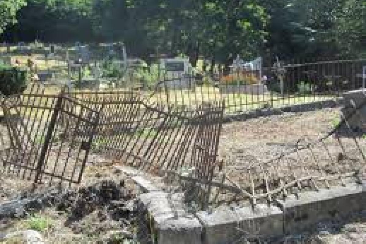 В Николаевской области на скамье подсудимых оказался вандал, орудовавший на кладбище В Николаевской области на скамье подсудимых оказался вандал, орудовавший на кладбище