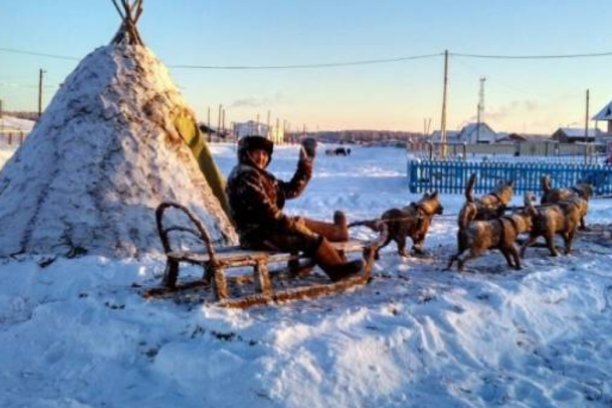 Якутский умелец вновь порадовал россиян скульптурой из навоза Якутский умелец вновь порадовал россиян скульптурой из навоза