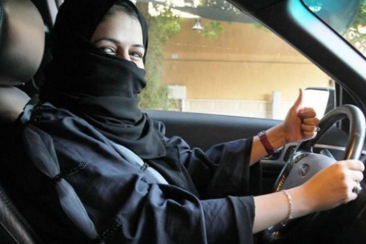 В Саудовской Аравии официально разрешили женщинам управлять мотоциклами и грузовиками