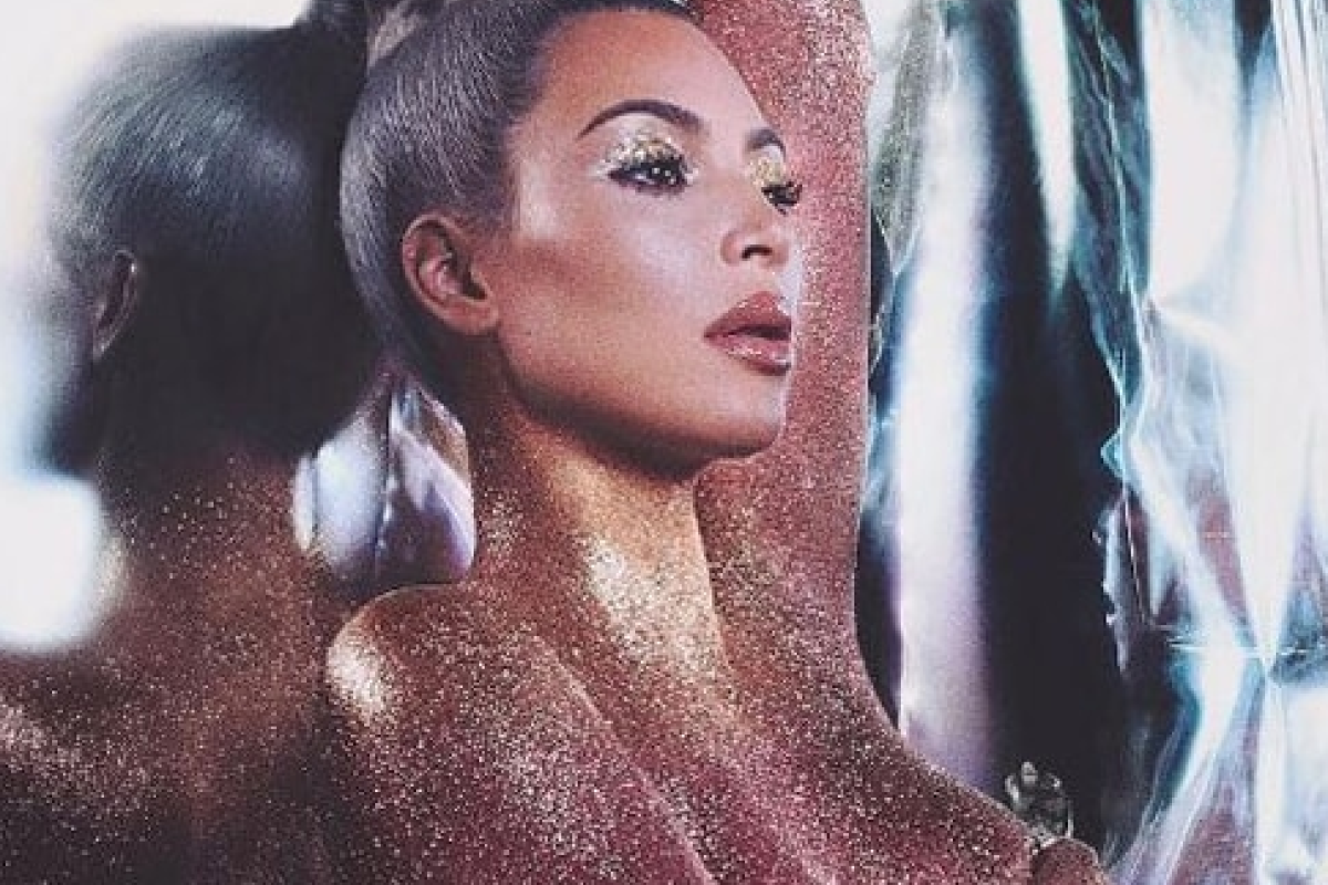 Ким Кардашьян ошеломила поклонников своей смелой фотосессией Ким Кардашьян ошеломила поклонников своей смелой фотосессией