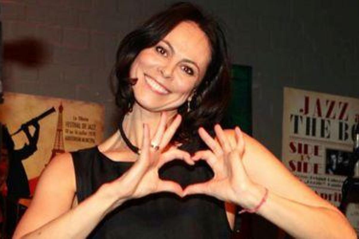 Жена киевского мэра Наталья Кличко представила на суд зрителей новую рождественскую песню Жена киевского мэра Наталья Кличко представила на суд зрителей новую рождественскую песню