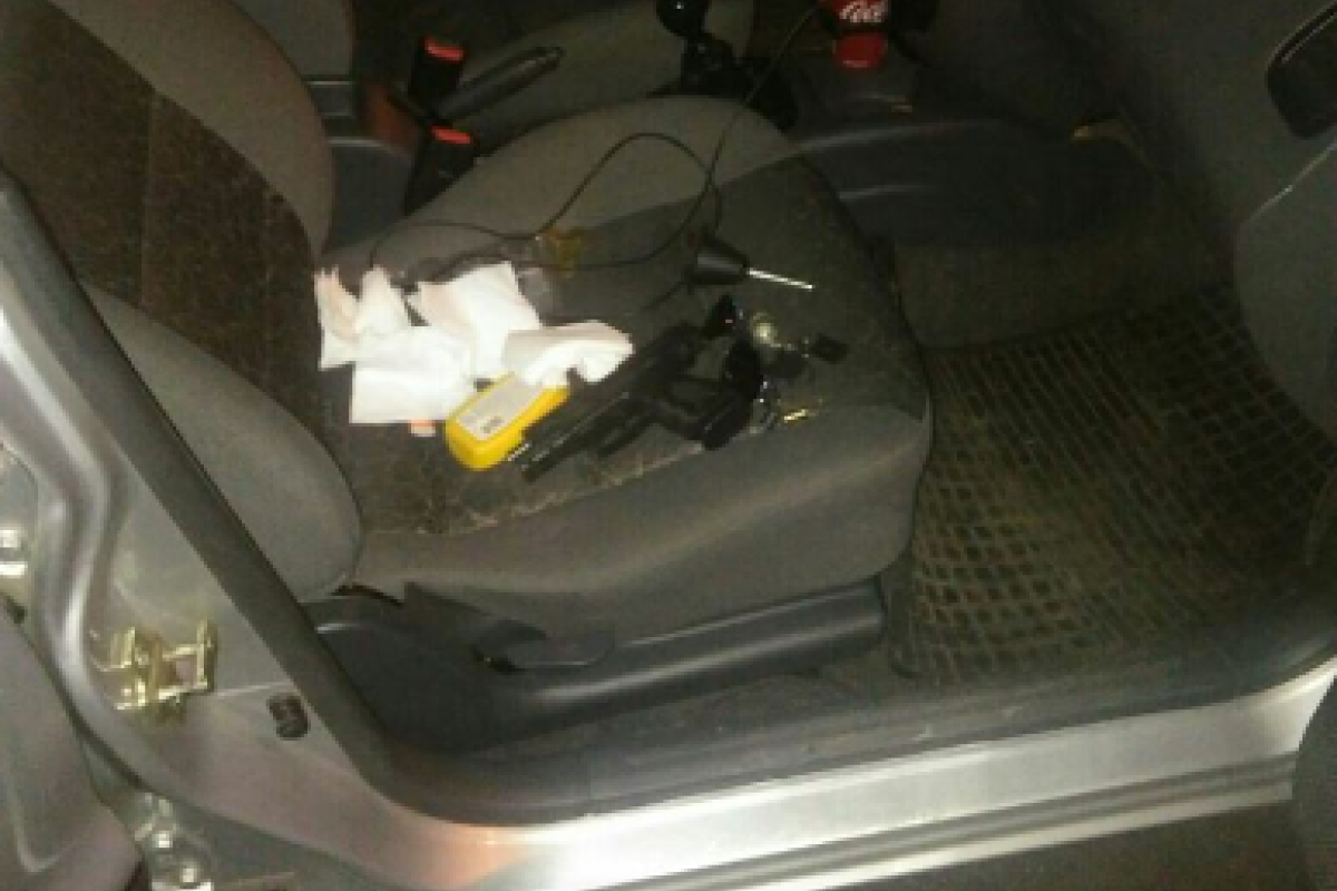 В Запорожье задержали двух мужчин, напавших с ножом на иностранцев В Запорожье задержали двух мужчин, напавших с ножом на иностранцев