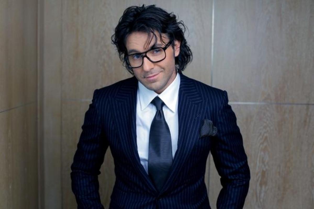 Российского телеведущего застукали спящим в московском метро Российского телеведущего застукали спящим в московском метро