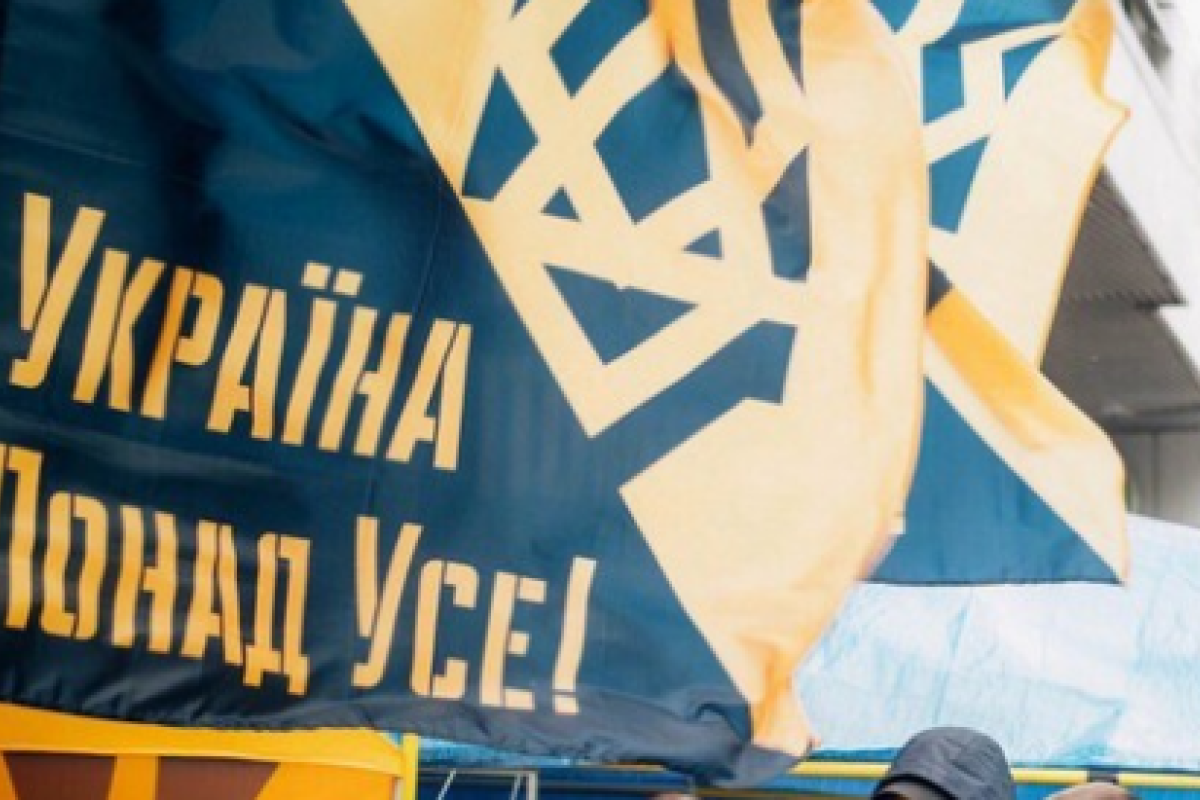 Во Львове группы активистов громили имущество трех игорных заведений Во Львове группы активистов громили имущество трех игорных заведений