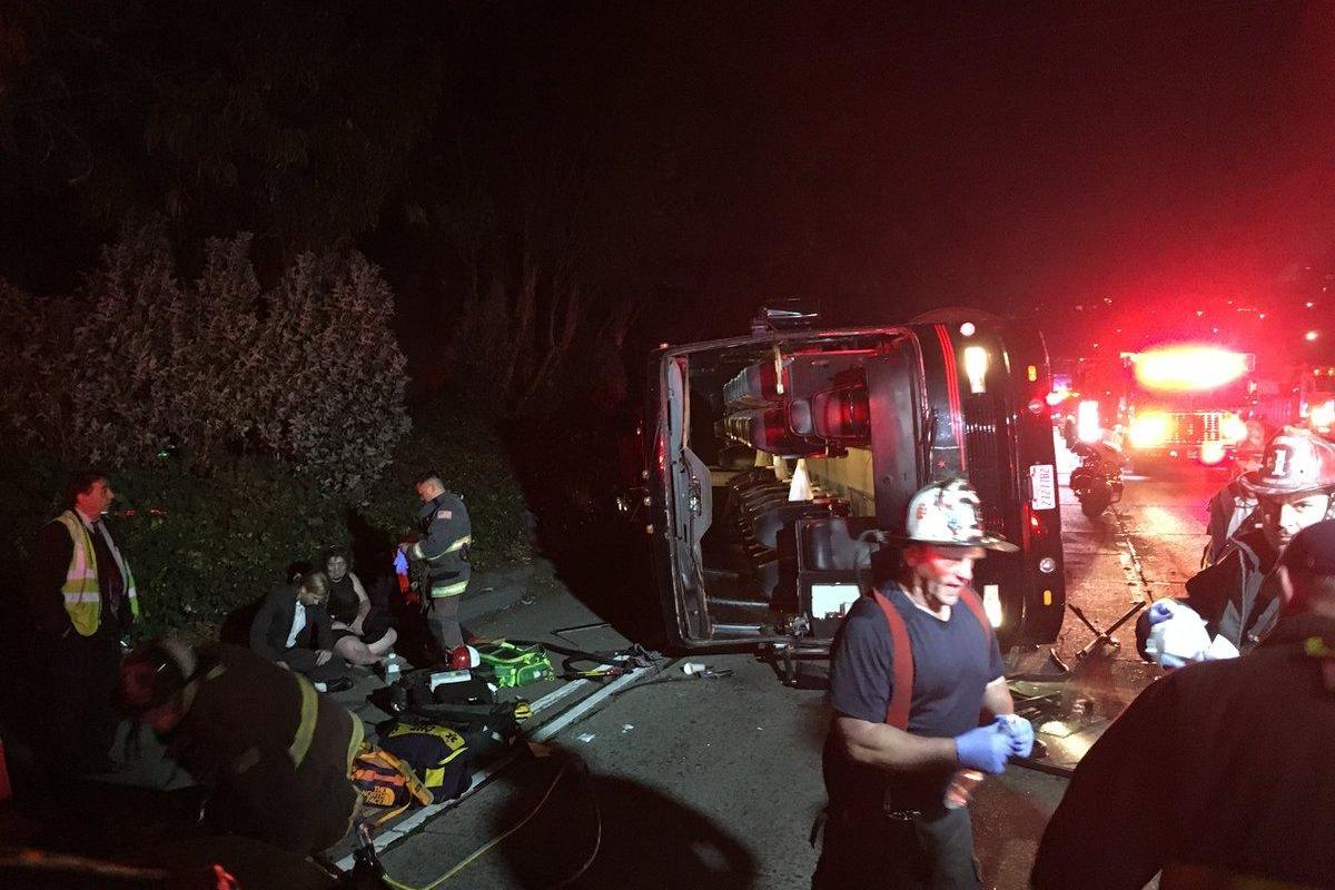 В Сан-Франциско перевернулся автобус с пассажирами: пострадали 29 человек