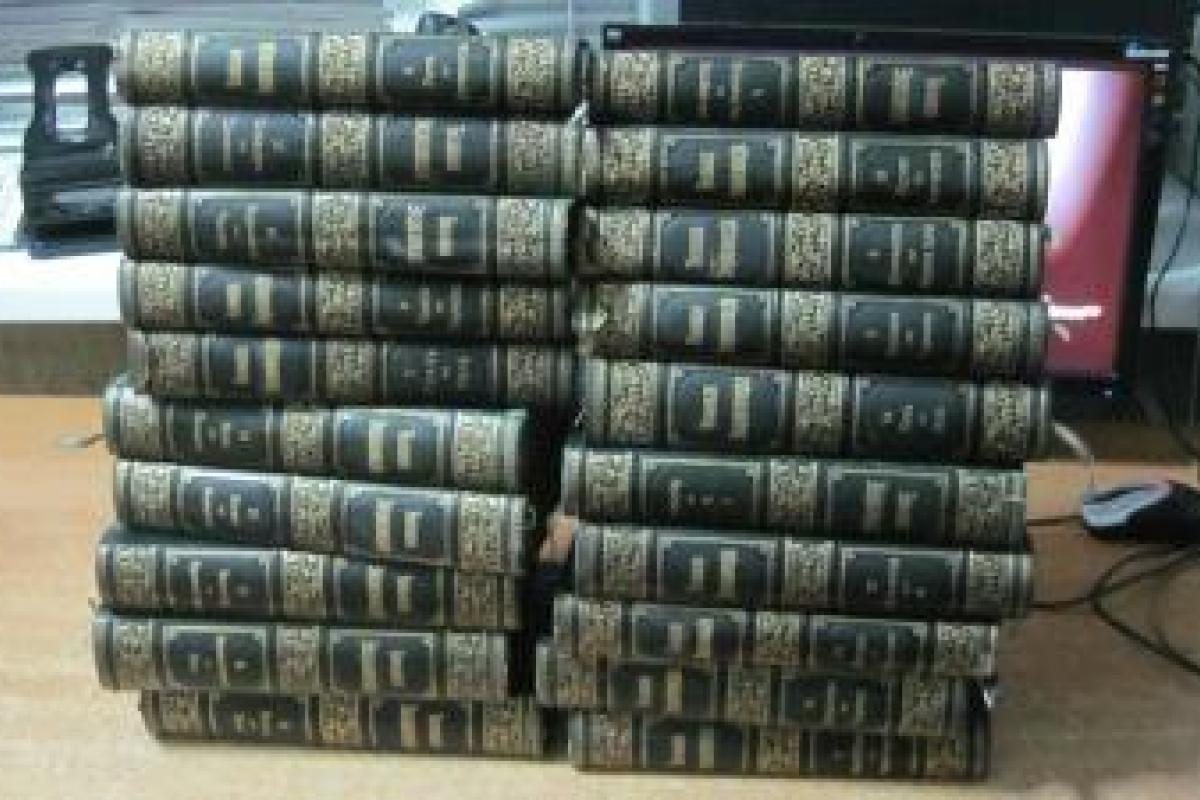 Пограничники пресекли попытку вывоза из Украины раритетных книг Пограничники пресекли попытку вывоза из Украины раритетных книг