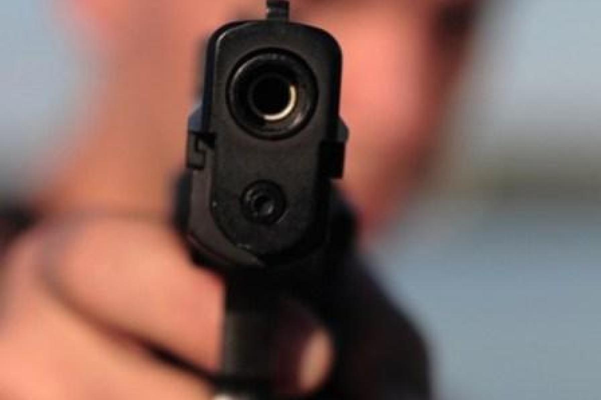 В Киеве ссора соседей из-за шума закончилась стрельбой: ранены 3 человека В Киеве ссора соседей из-за шума закончилась стрельбой: ранены 3 человека