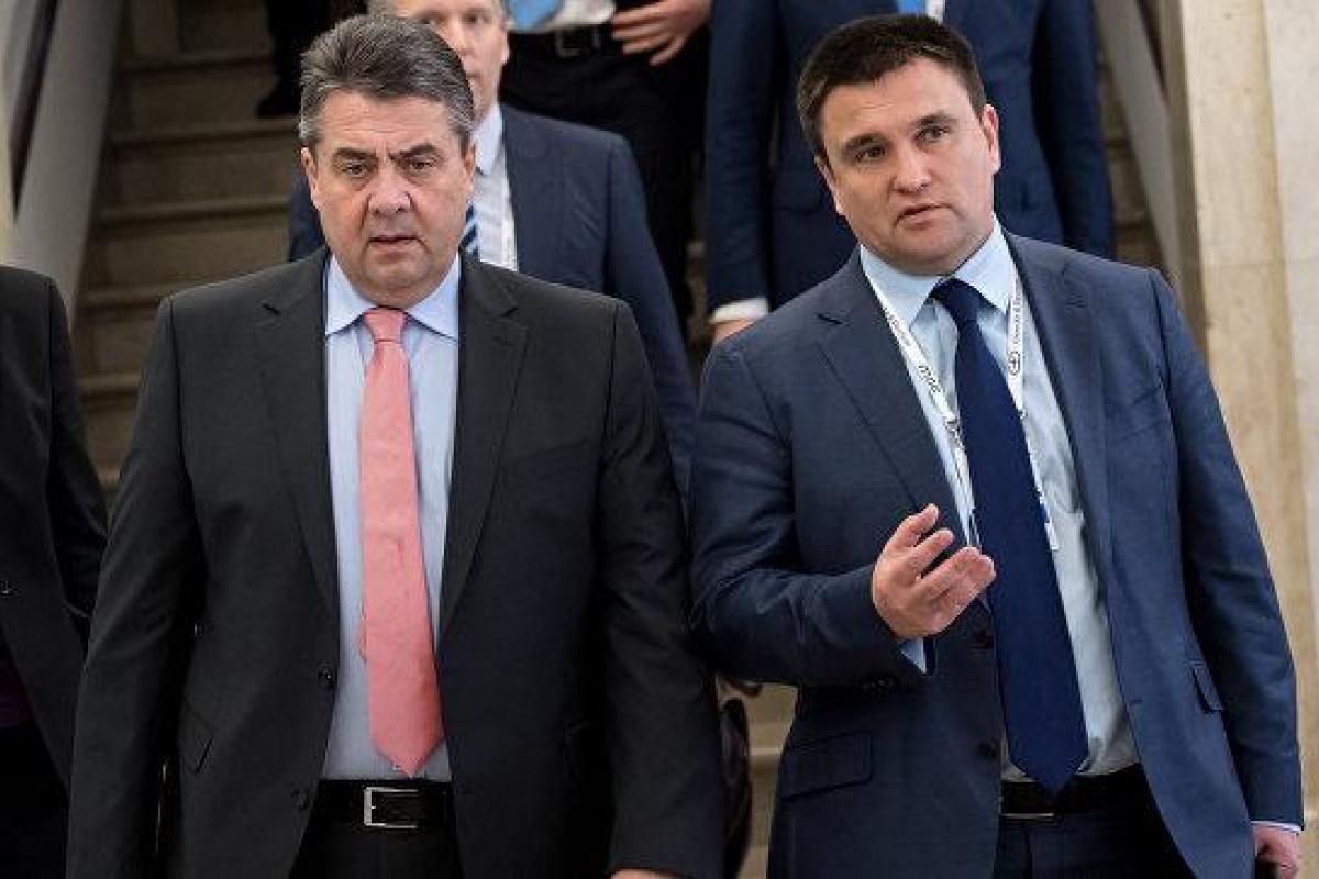 Главы МИД ФРГ и Украины проведут переговоры и посетят Донбасс