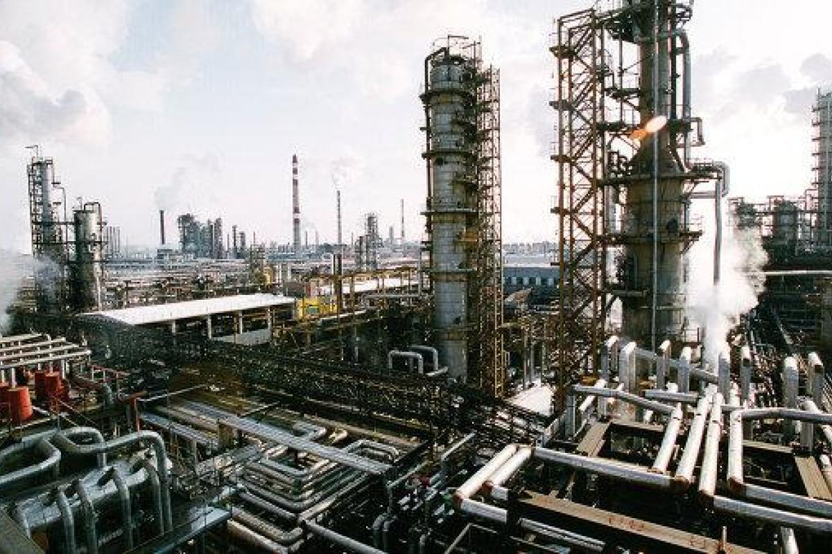 Минюст хочет взыскать с Лисичанского НПЗ более 700 млн гривен Минюст хочет взыскать с Лисичанского НПЗ более 700 млн гривен