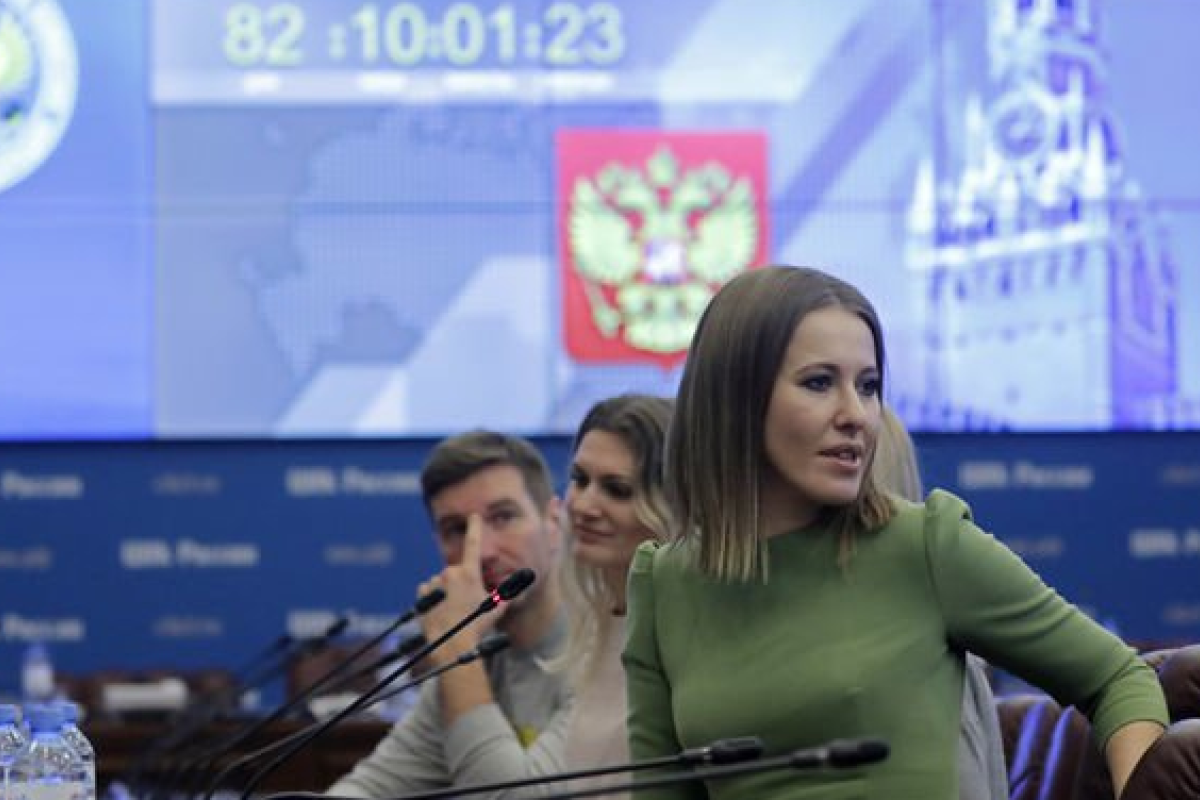 Кандидат в президенты РФ Ксения Собчак окунулась в ледяную прорубь на 40-градусном морозе Кандидат в президенты РФ Ксения Собчак окунулась в ледяную прорубь на 40-градусном морозе