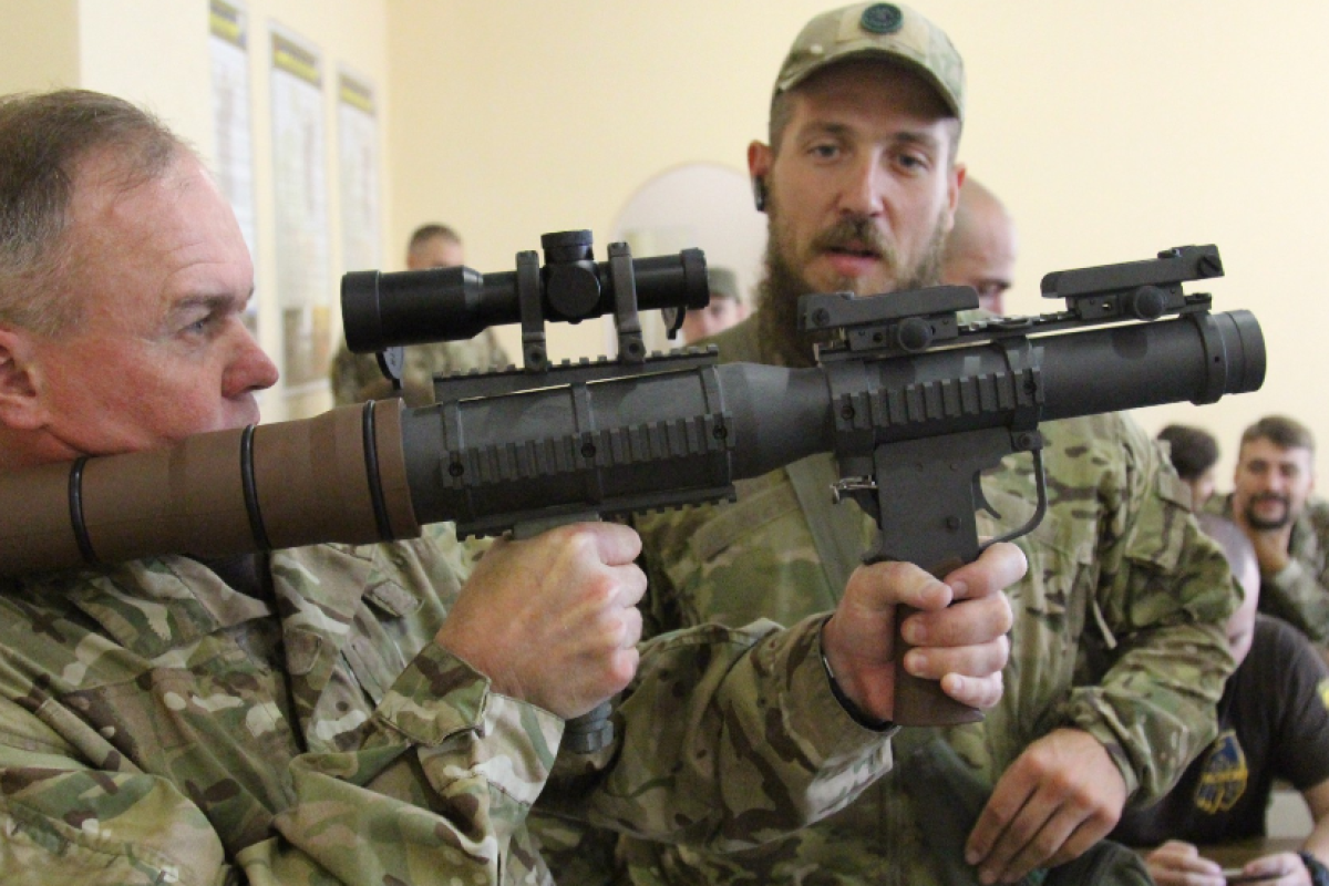 "Успели сфоткаться и помечтать": комментарий экс-бойца "Азова" о скандале с гранатометами PSRL-1