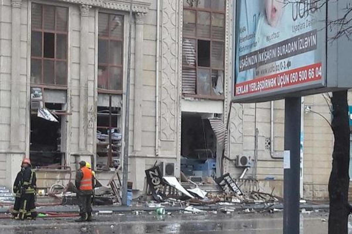 Выбитые окна и сгоревший магазин: В центре Баку прогремел мощный взрыв Выбитые окна и сгоревший магазин: В центре Баку прогремел мощный взрыв