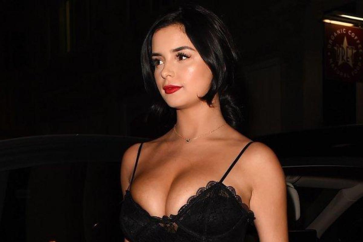 В стиле БДСМ: Модель Деми Роуз порадовала поклонников очередным "горячим" снимком В стиле БДСМ: Модель Деми Роуз порадовала поклонников очередным "горячим" снимком