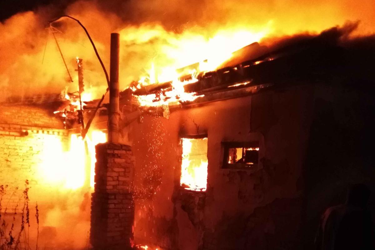 В Киевской области во время пожара заживо сгорели 5-летняя девочка и ее дедушка В Киевской области во время пожара заживо сгорели 5-летняя девочка и ее дедушка