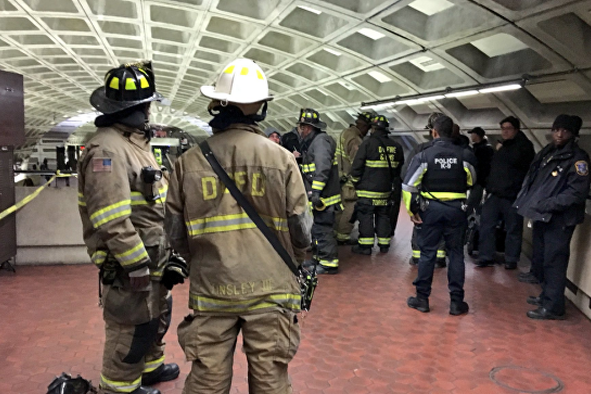 В Вашингтоне сошел с рельсов поезд метро: проводилась эвакуация пассажиров