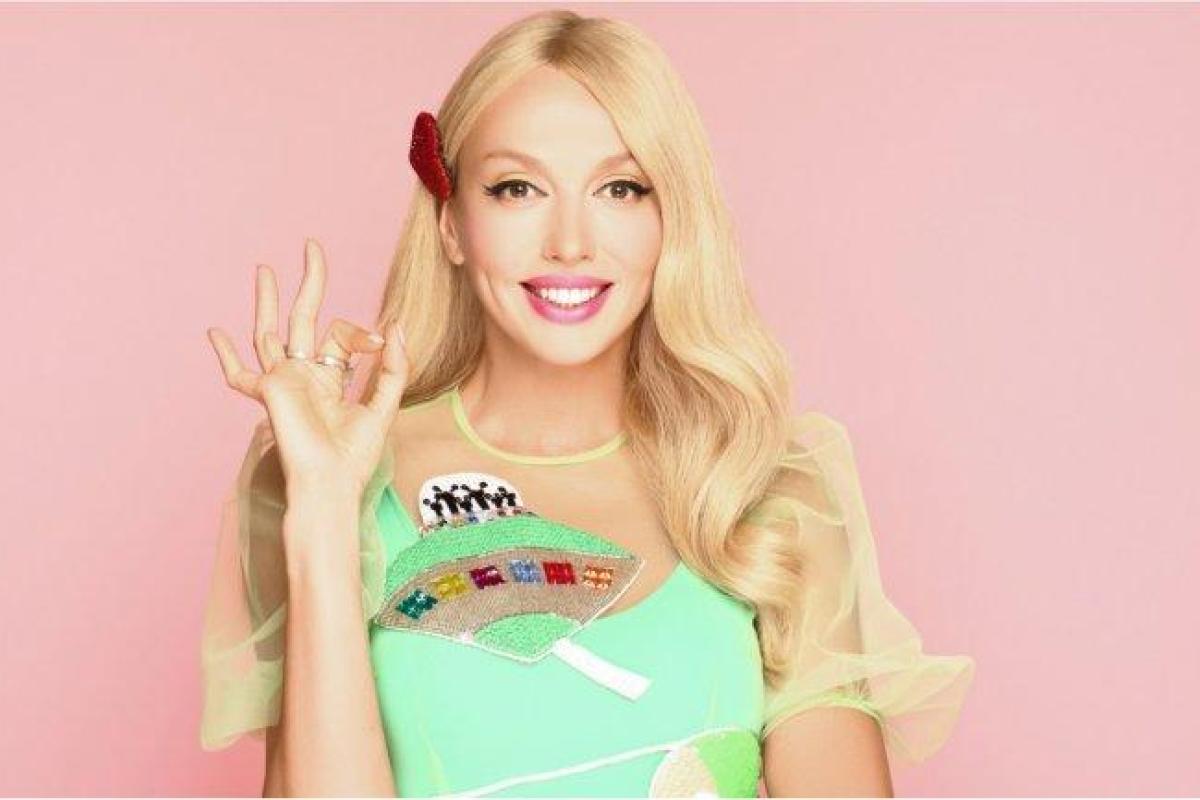 Сексуальный конфуз: Суперблондинка Оля Полякова потеряла юбку во время выступления Сексуальный конфуз: Суперблондинка Оля Полякова потеряла юбку во время выступления