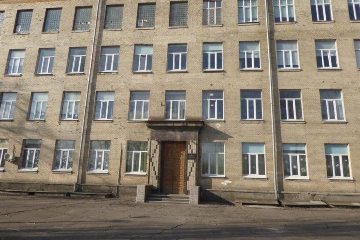 В Киеве двое шестиклассников "заминировали" школу: спасатели провели масштабную эвакуацию В Киеве двое шестиклассников "заминировали" школу: спасатели провели масштабную эвакуацию