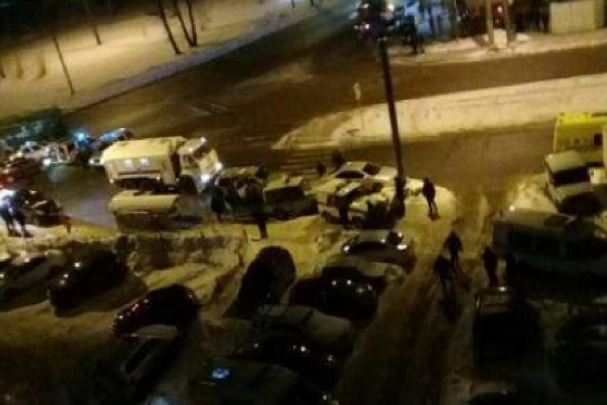 В Казани спецназ проводит операцию по задержанию преступника: убит полицейский, ранено 3 человека