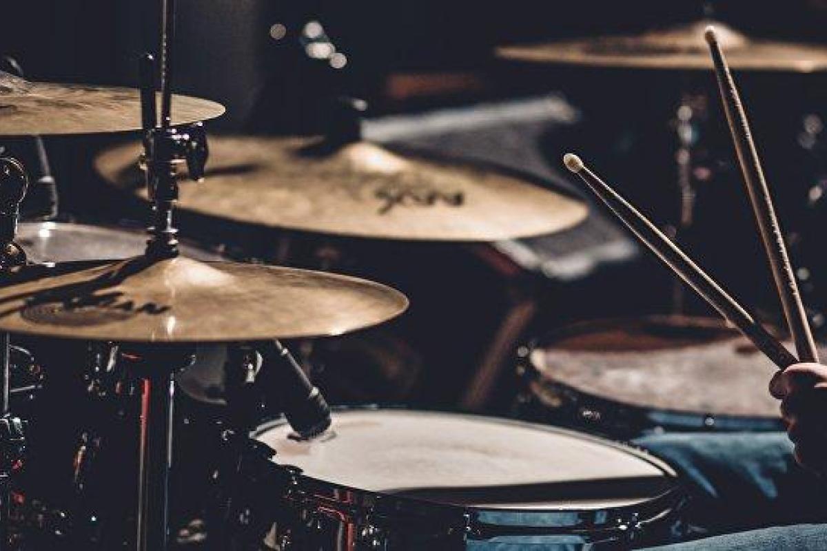 В России в собственной квартире с проломленным черепом обнаружен известный музыкант - СМИ