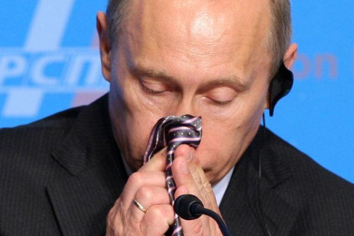 "Надо было предохраняться!": Реакция соцсетей на болезнь Путина "Надо было предохраняться!": Реакция соцсетей на болезнь Путина