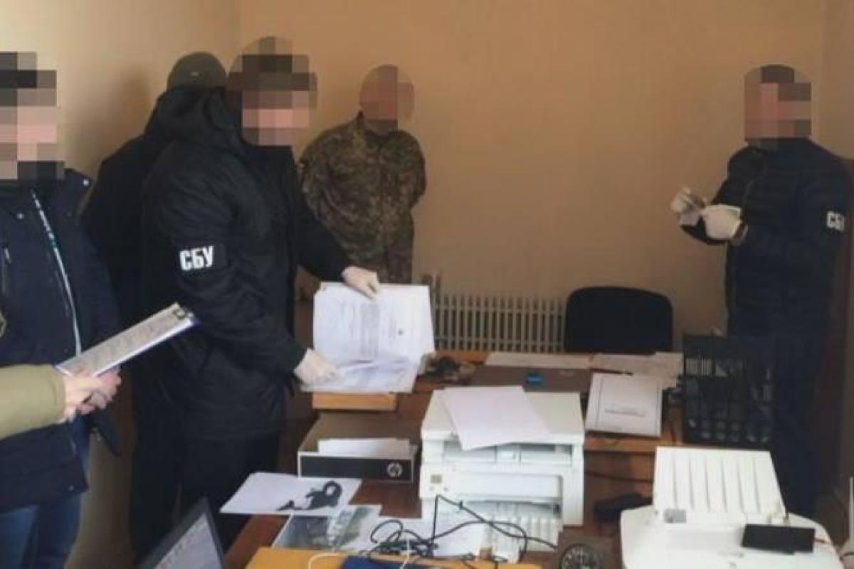 В Днепродзержинске на взятке погорел военком городского комиссариата В Днепродзержинске на взятке погорел военком городского комиссариата