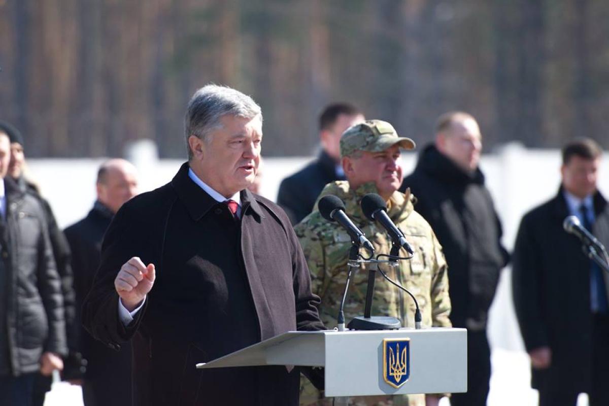 Порошенко принял участие в торжественных мероприятиях по случаю 26-й годовщины создания СБУ Порошенко принял участие в торжественных мероприятиях по случаю 26-й годовщины создания СБУ