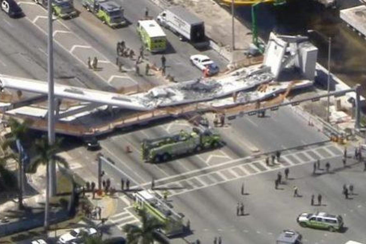 В Майами под руинами 950-тонного моста остаются люди: спасательная операция продолжается В Майами под руинами 950-тонного моста остаются люди: спасательная операция продолжается