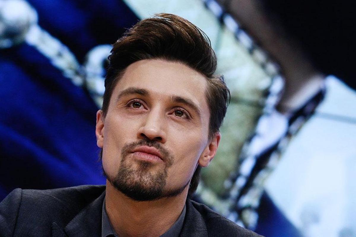 "Неестественно выпирает": Дима Билан взбудоражил поклонников пикантным снимком в трусах "Неестественно выпирает": Дима Билан взбудоражил поклонников пикантным снимком в трусах