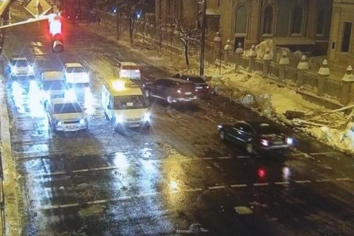 В Киеве полностью восстановлено автомобильное движение по улице Грушевского В Киеве полностью восстановлено автомобильное движение по улице Грушевского