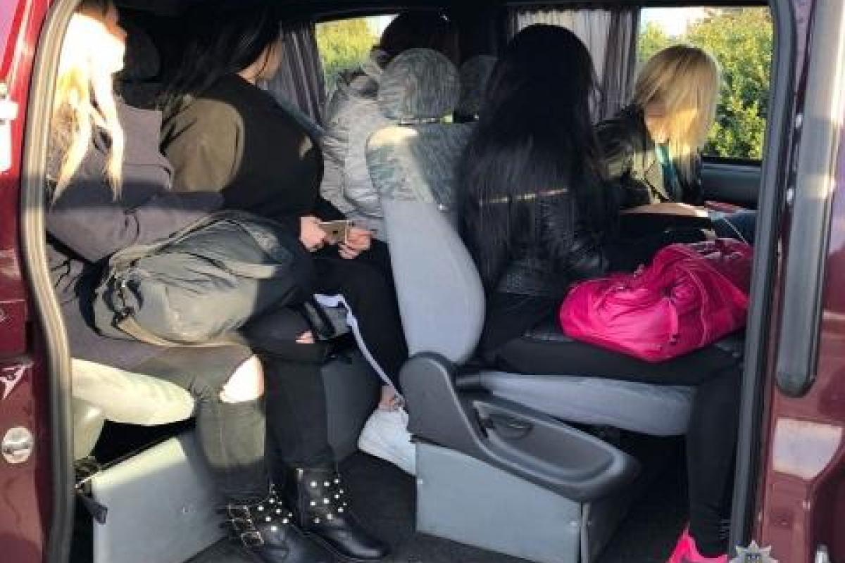 Полиция на границе освободила украинских "жриц любви", которых везли в бордель в Германии Полиция на границе освободила украинских "жриц любви", которых везли в бордель в Германии