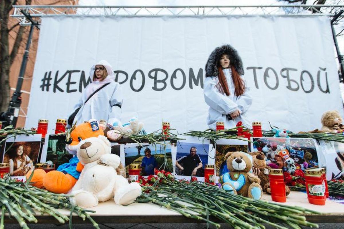"Путина в отставку": в Москве провели митинг в память о погибших на пожаре в кемеровском ТРЦ "Путина в отставку": в Москве провели митинг в память о погибших на пожаре в кемеровском ТРЦ