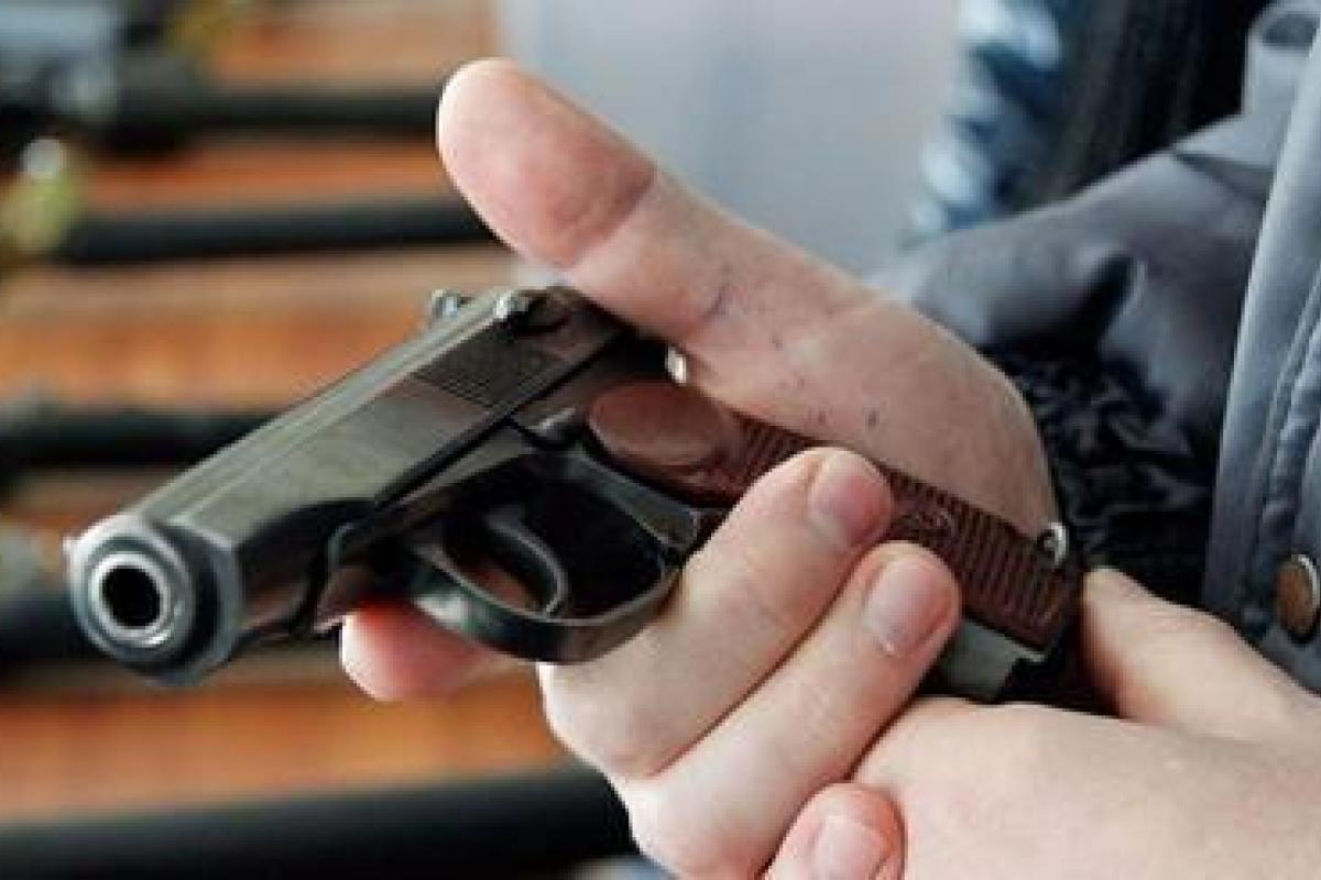 В Винницкой области полицейский случайно выстрелил в коллегу: пострадавший госпитализирован В Винницкой области полицейский случайно выстрелил в коллегу: пострадавший госпитализирован