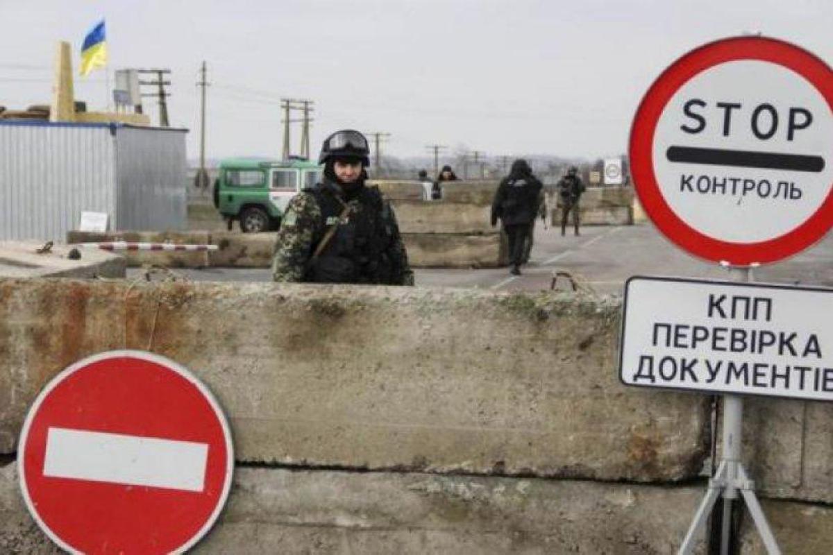 Боевики "ДНР" почти час обстреливали из танка район КПВВ "Гнутово" Боевики "ДНР" почти час обстреливали из танка район КПВВ "Гнутово"