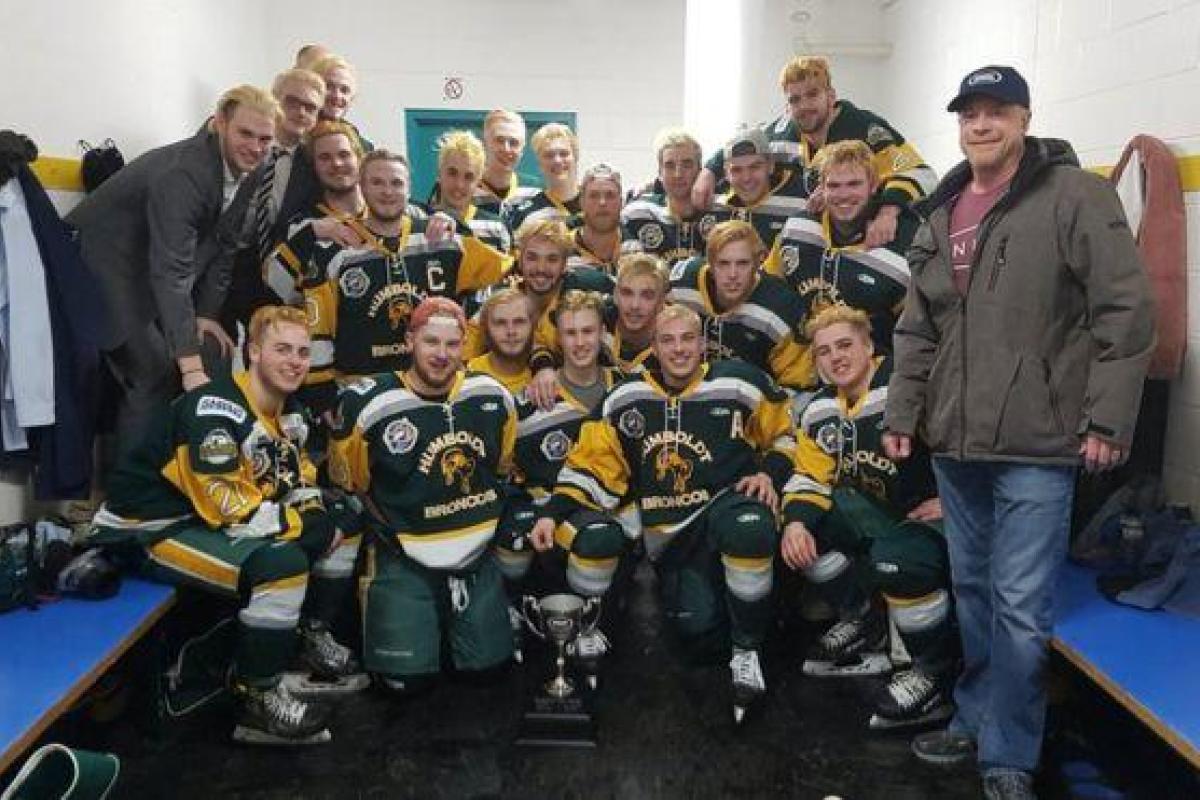 В Канаде в серьезное ДТП попала хоккейная команда Humboldt Broncos: погибли 14 спортсменов В Канаде в серьезное ДТП попала хоккейная команда Humboldt Broncos: погибли 14 спортсменов