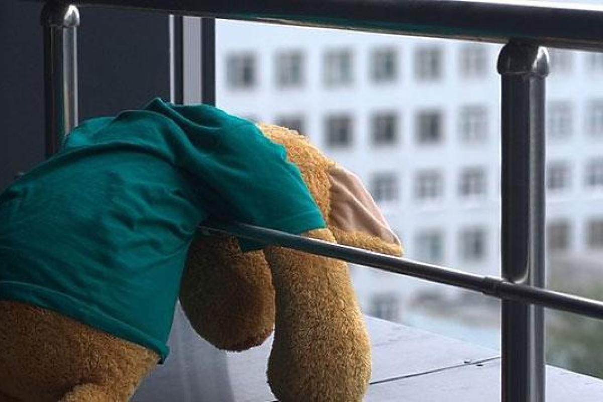 В Киеве разбился 4-летний малыш, выпавший из окна 12-го этажа В Киеве разбился 4-летний малыш, выпавший из окна 12-го этажа