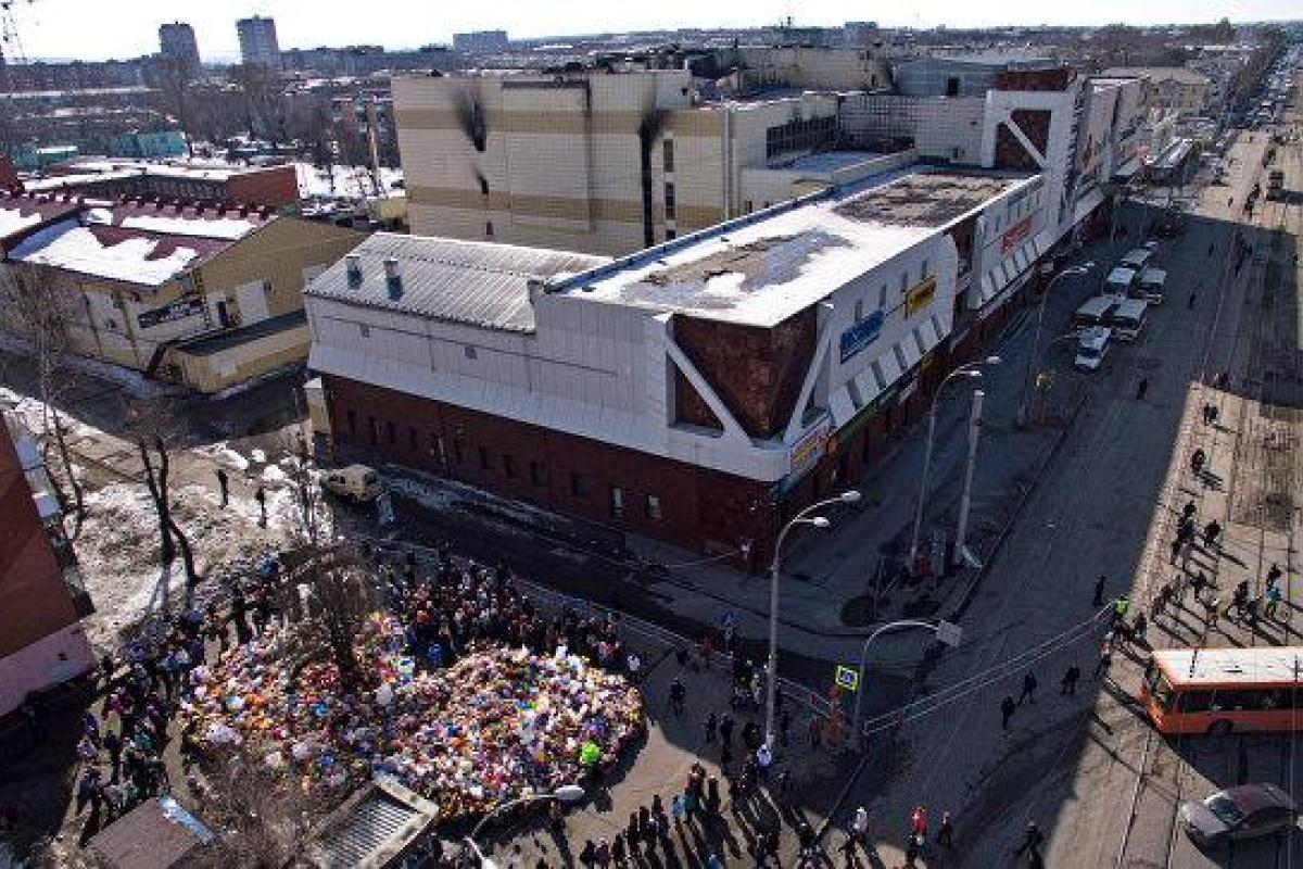 В Кемерово начали демонтаж ТРЦ "Зимняя вишня" В Кемерово начали демонтаж ТРЦ "Зимняя вишня"