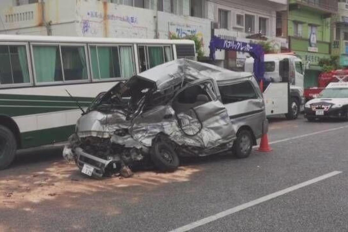 В Японии в ДТП попал школьный автобус: много пострадавших