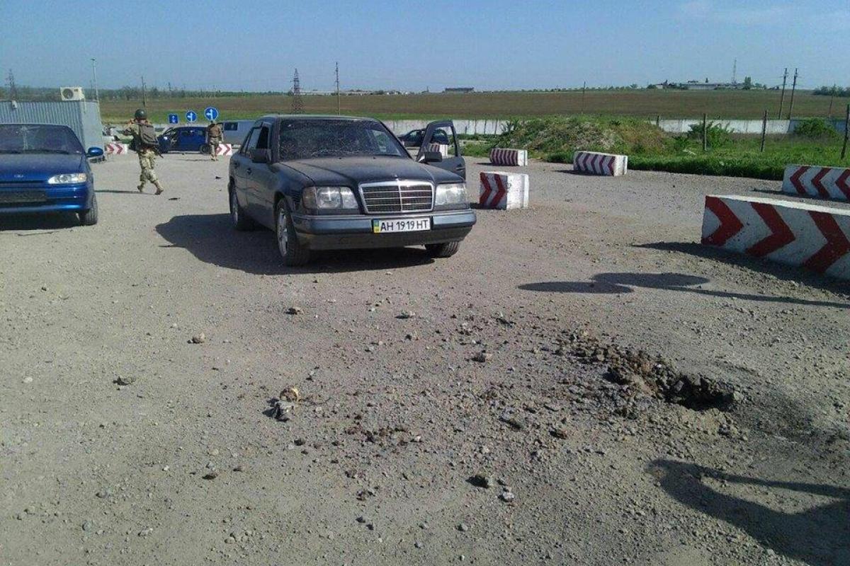 Обстрел КПВВ "Гнутово": объявлен "красный" режим, работа пункта пропуска приостановлена 