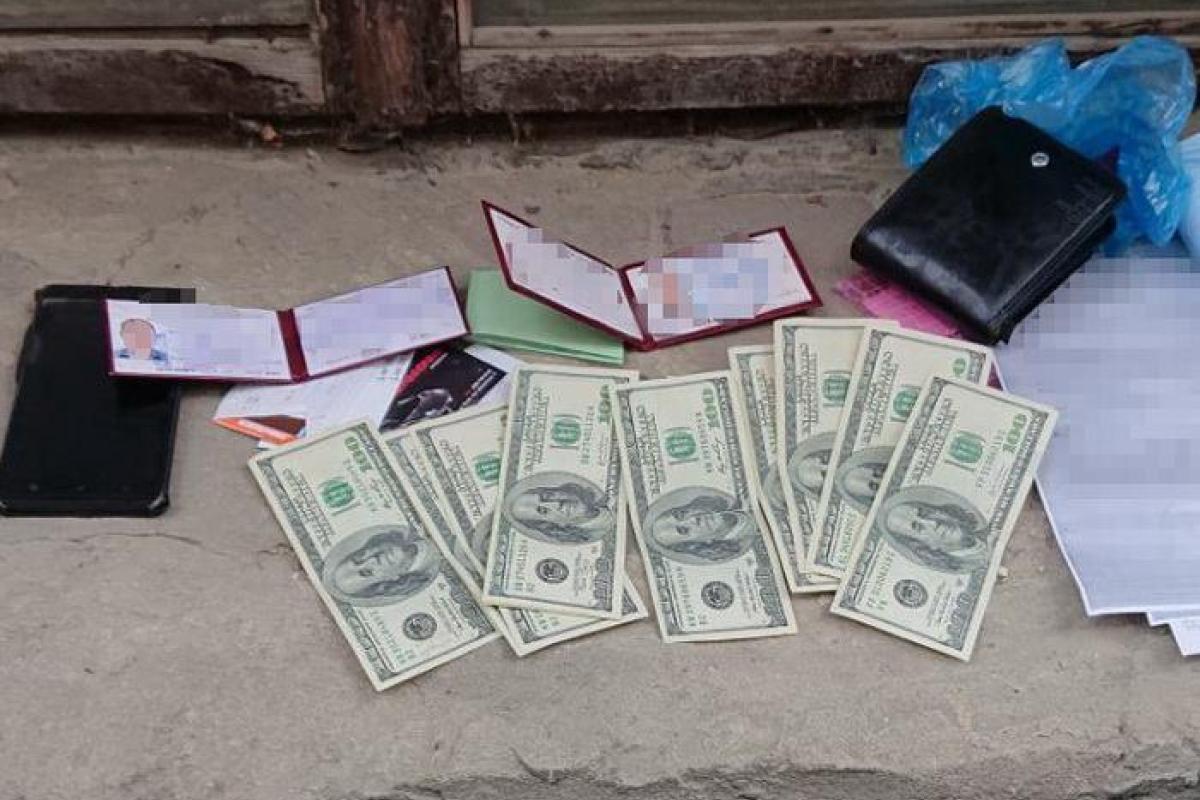 Во Львове СБУ задержала "на горячем" чиновника-взяточника Во Львове СБУ задержала "на горячем" чиновника-взяточника