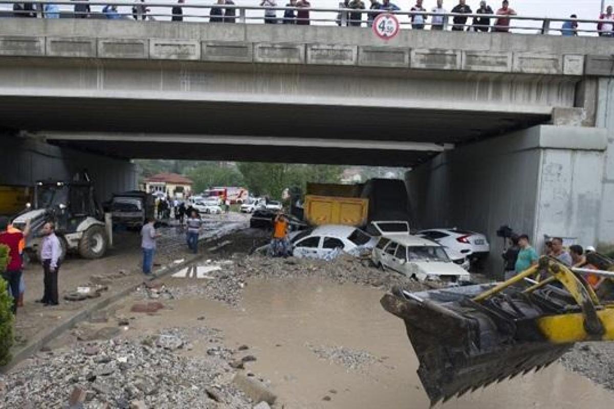 Проливные дожди привели к сильнейшему наводнению в Турции